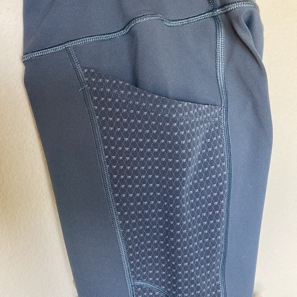 Victoria’s Secret Sport Knockout Tights - Breathable Mesh Panels - Picture 4 of 6